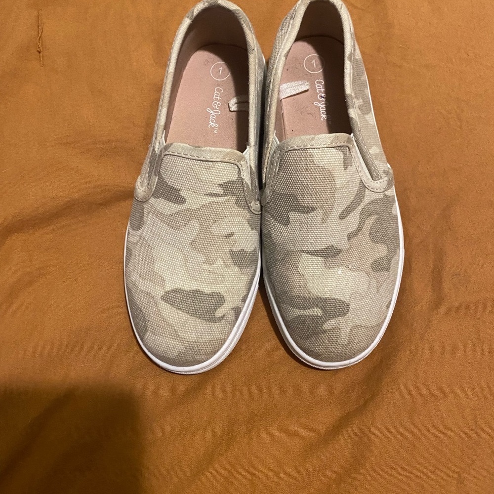 Little girls canvas slip ons